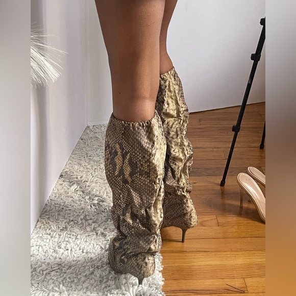 RARE Yeezy snakeskin trackpant-tech knee boots. Size 8 - Picture 8 of 8